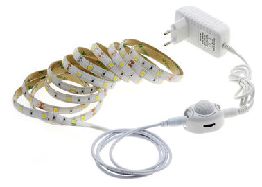 Chine Chauffez le kit blanc de lumière de bande de la chambre à coucher LED avec C.C 12V imperméable du capteur de mouvement 5050 fournisseur
